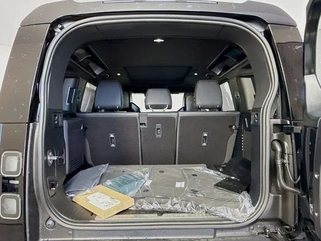 New 2026 Sargasso Blue Land Rover  OCTA image 28