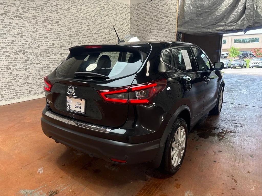 Used 2020 Black Nissan S image 7