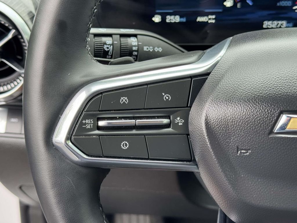 Used 2025 White Chevrolet LT image 10