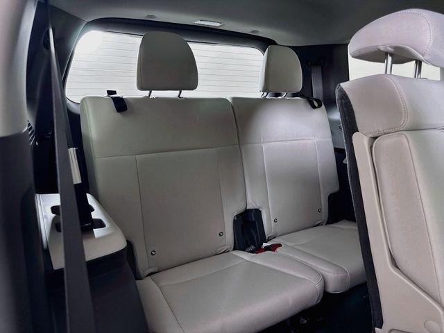 New 2027 White Hyundai SE FWD image 40