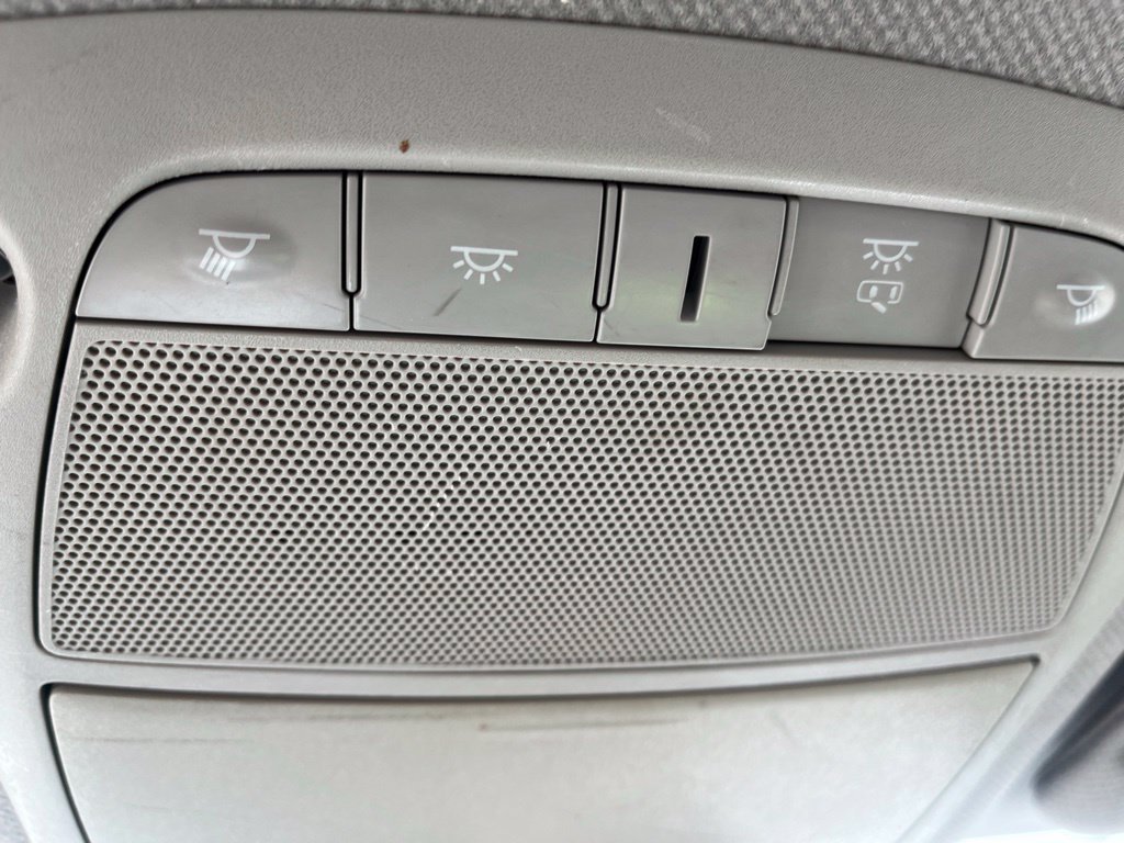 Used 2015 Silver Nissan SV image 20