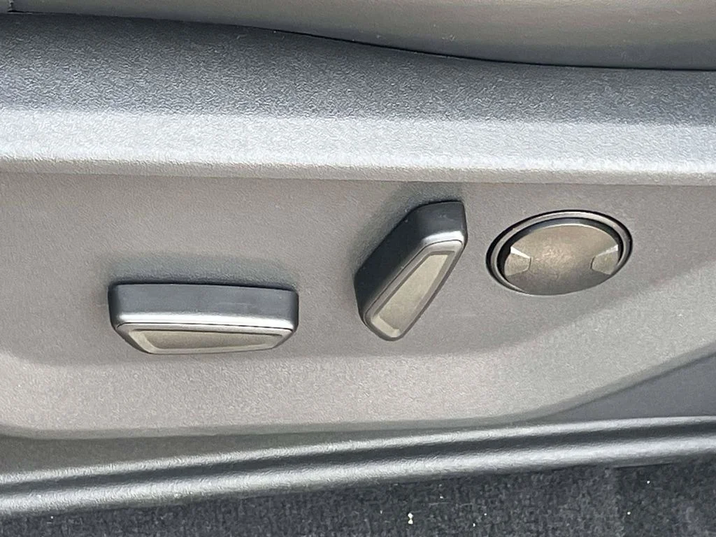 New 2025 Star White Metallic Tri-Coat Ford TREMOR® image 14