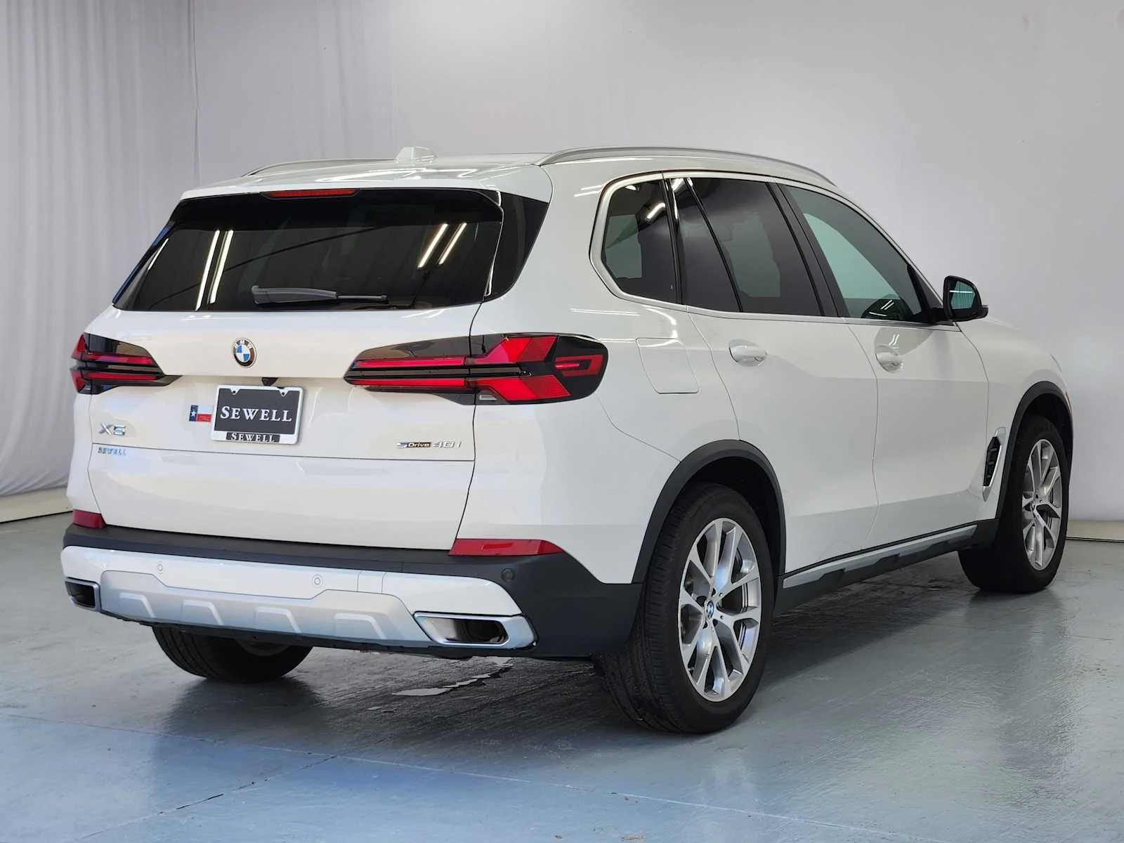 Certified Used 2026 Alpine White BMW sDrive40i image 8