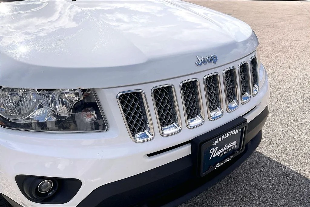 Used 2016 White Jeep Latitude image 27