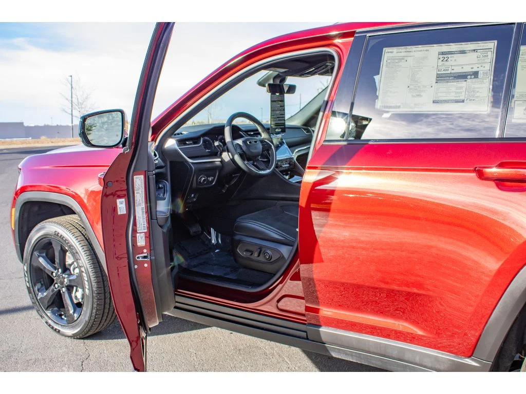 New 2025 Velvet Red Pearlcoat Jeep Altitude X image 13