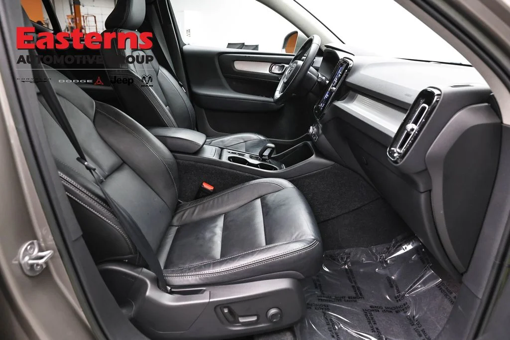 Used 2022 Brown Volvo Momentum image 29