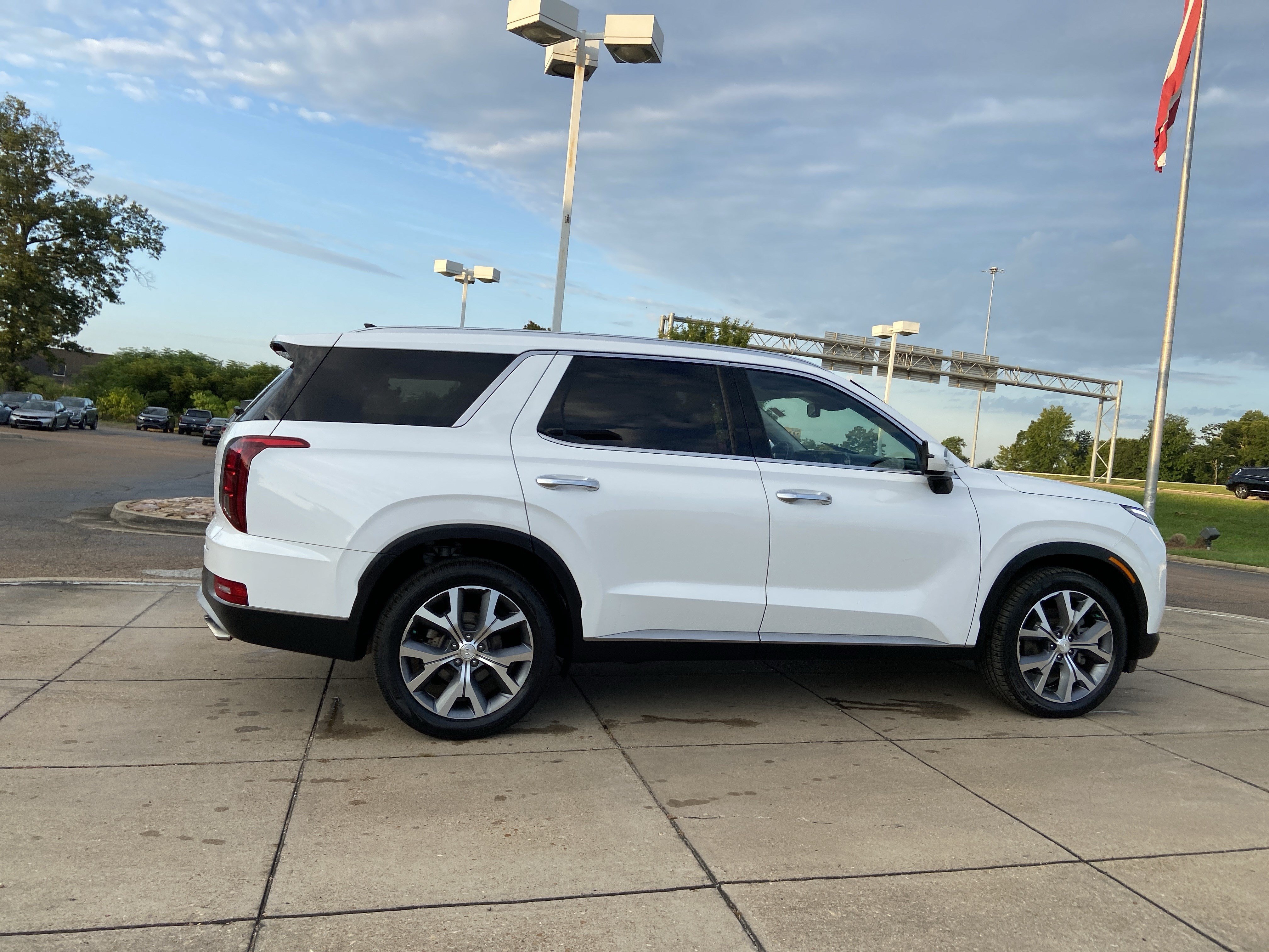 Used 2020 Hyper White Hyundai SEL image 12