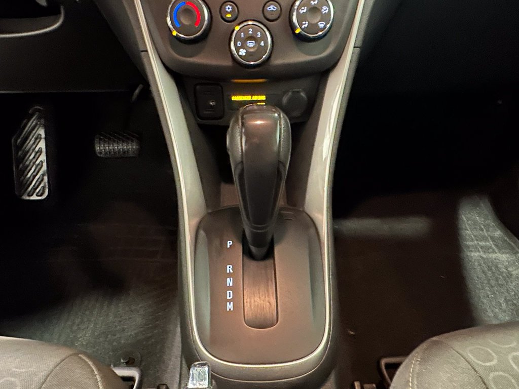 Used 2020 White Chevrolet LS image 32