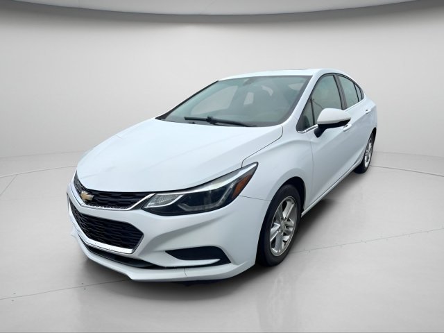 Used 2016 Chevrolet Cruze LT with VIN 1G1BE5SM1G7310174 for sale in Fairfield, OH