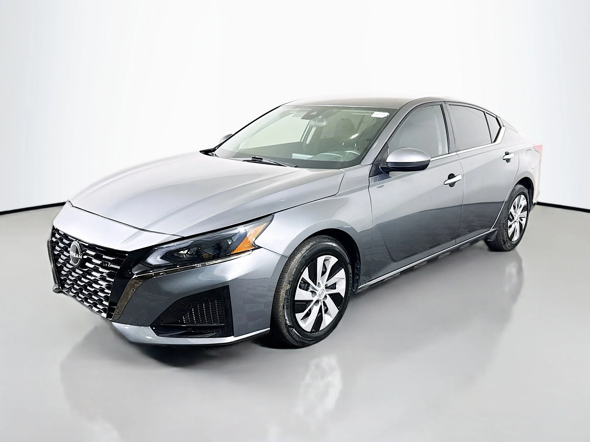 Used 2023 Gun Metallic Nissan 2.5 S image 3