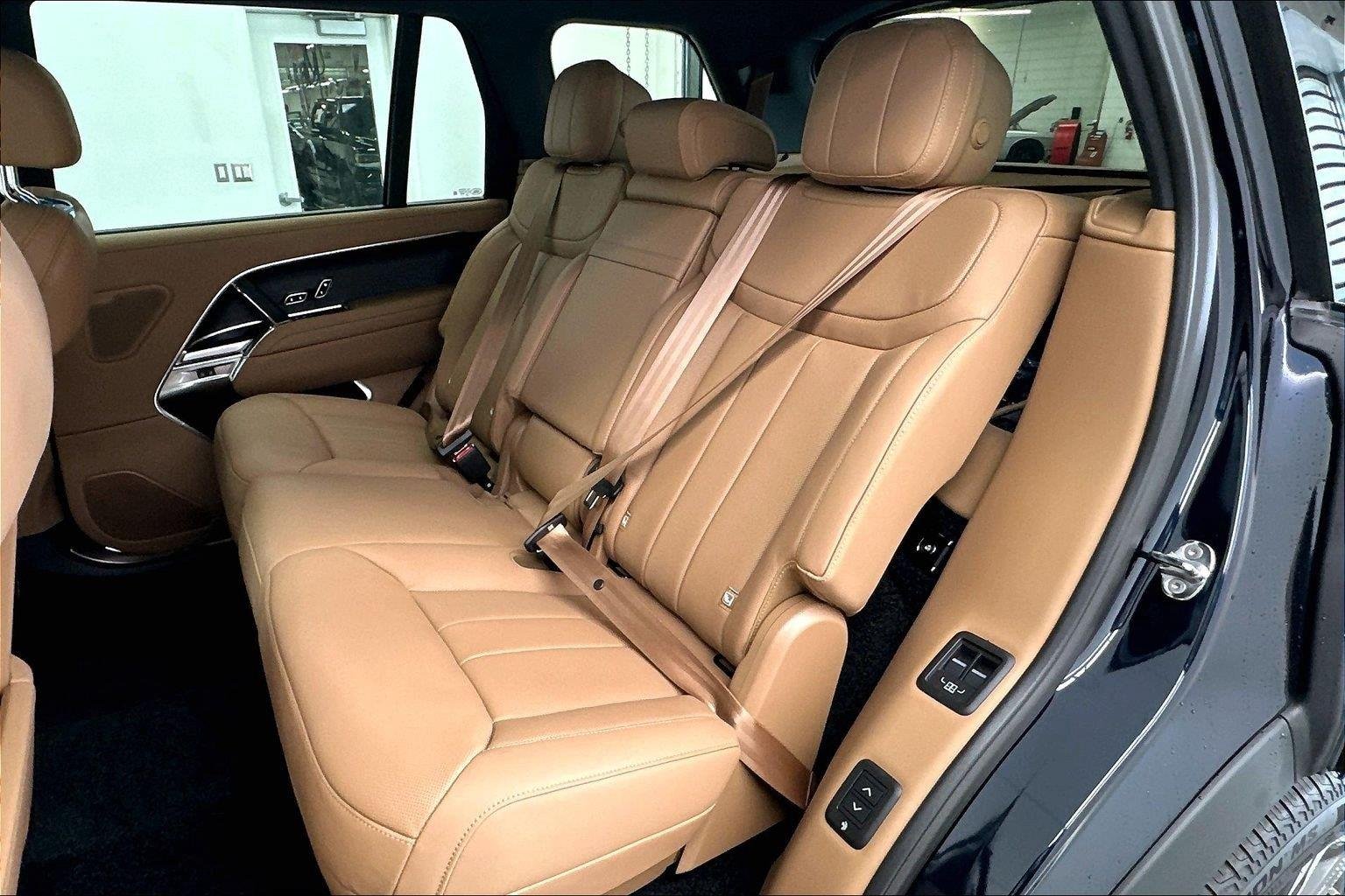 New 2026  Land Rover SE image 28