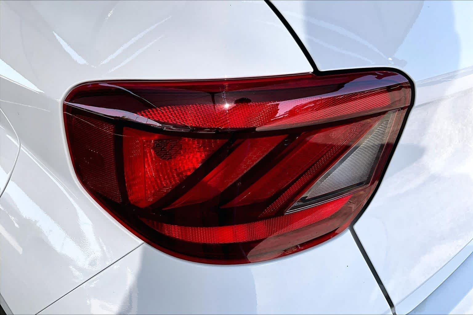 Used 2024 Lunar White Hyundai SEL image 28