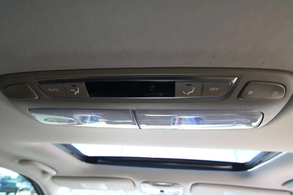 Used 2021 Everlasting Silver Kia EX image 37