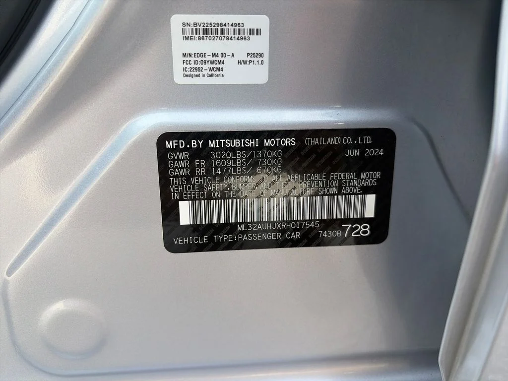 Used 2024 Silver Mitsubishi ES image 28
