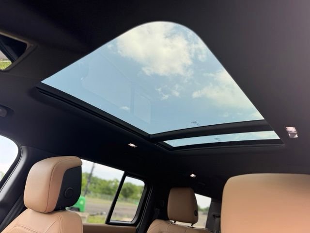 New 2026 Woolstone Green Land Rover X-Dynamic SE image 15