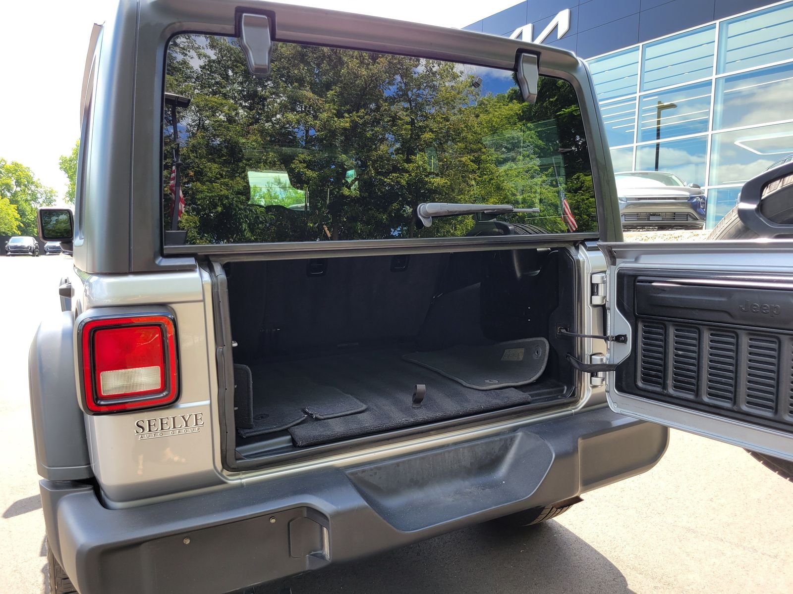 Used 2021 Silver Jeep Unlimited Sport S image 31
