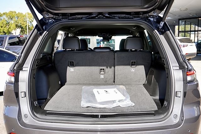 New 2026 Baltic Gray Metallic Clear-Coat Exterior Paint Jeep Limited image 16