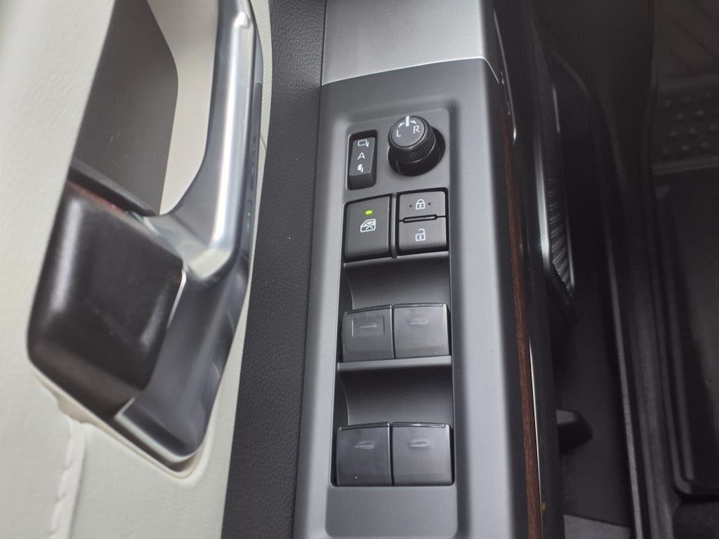 2025 Toyota Tundra Capstone - Photo 17