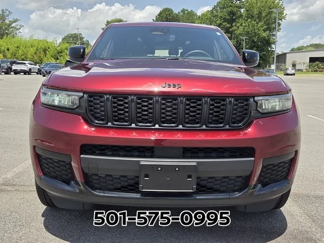 Used 2023 Red Jeep Altitude image 8