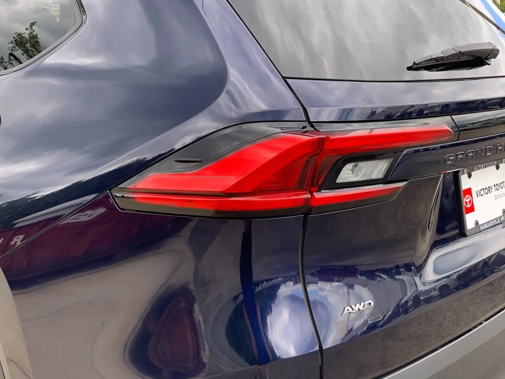 Used 2024  Toyota Platinum image 36