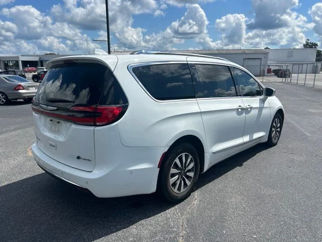 Used 2021 White Chrysler Limited image 4