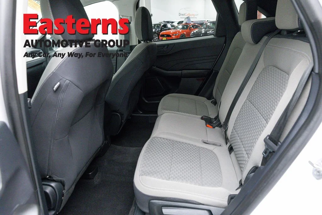 Used 2022 White Ford SE image 21
