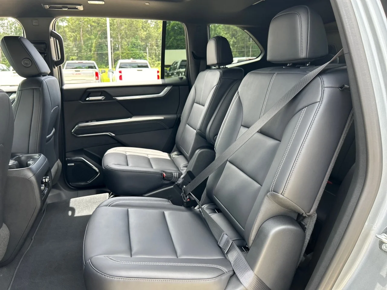 New 2026 Sterling Metallic GMC Elevation image 17