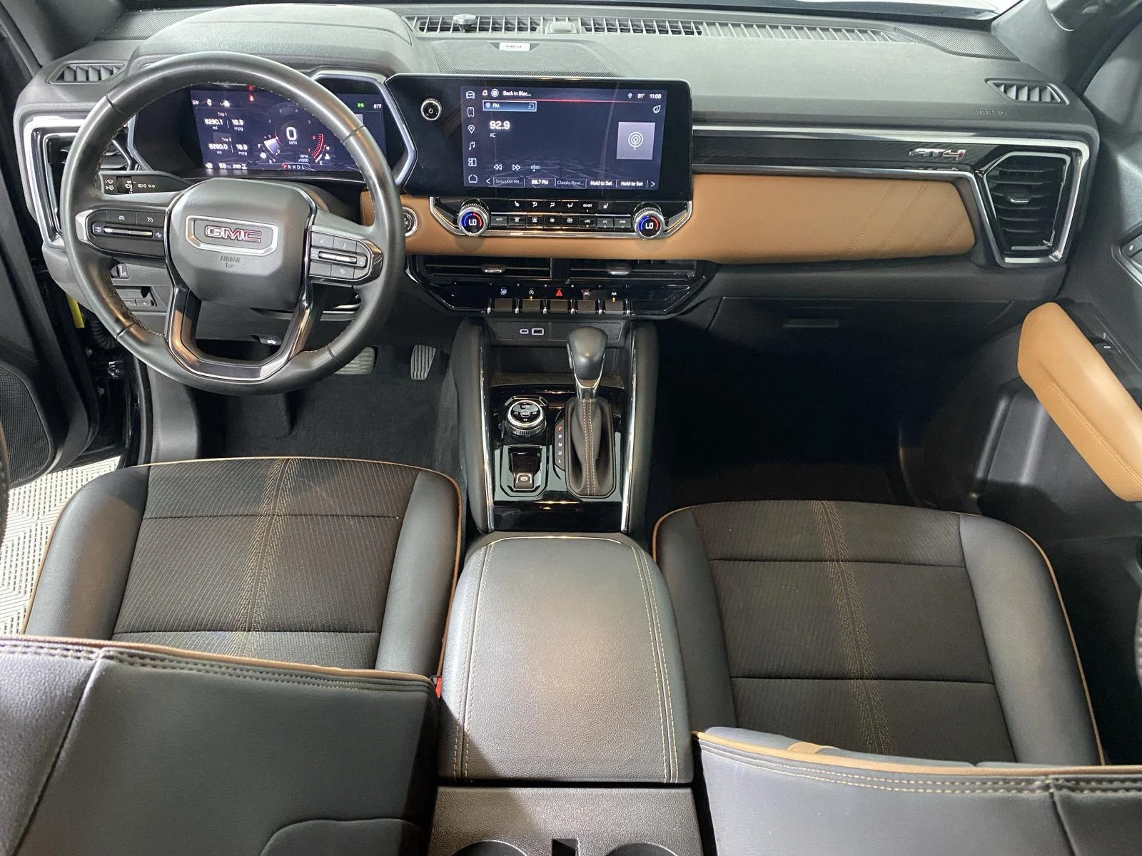 Used 2024 Onyx Black GMC 4WD AT4 image 23