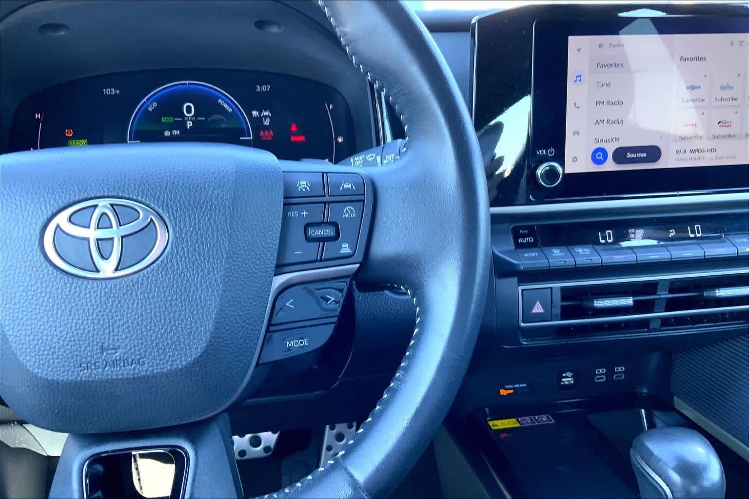 Used 2025 Ocean Gem Toyota SE image 24