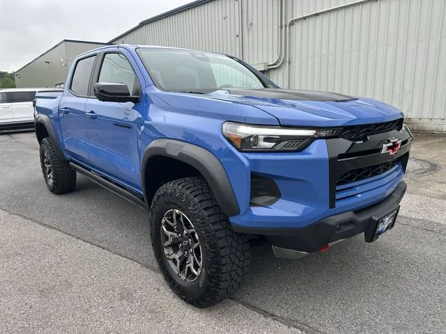 2025 Chevrolet Colorado ZR2 - Photo 11