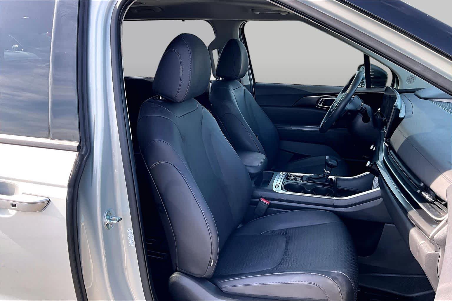 Used 2025 Ivory Silver Kia SX Prestige image 9