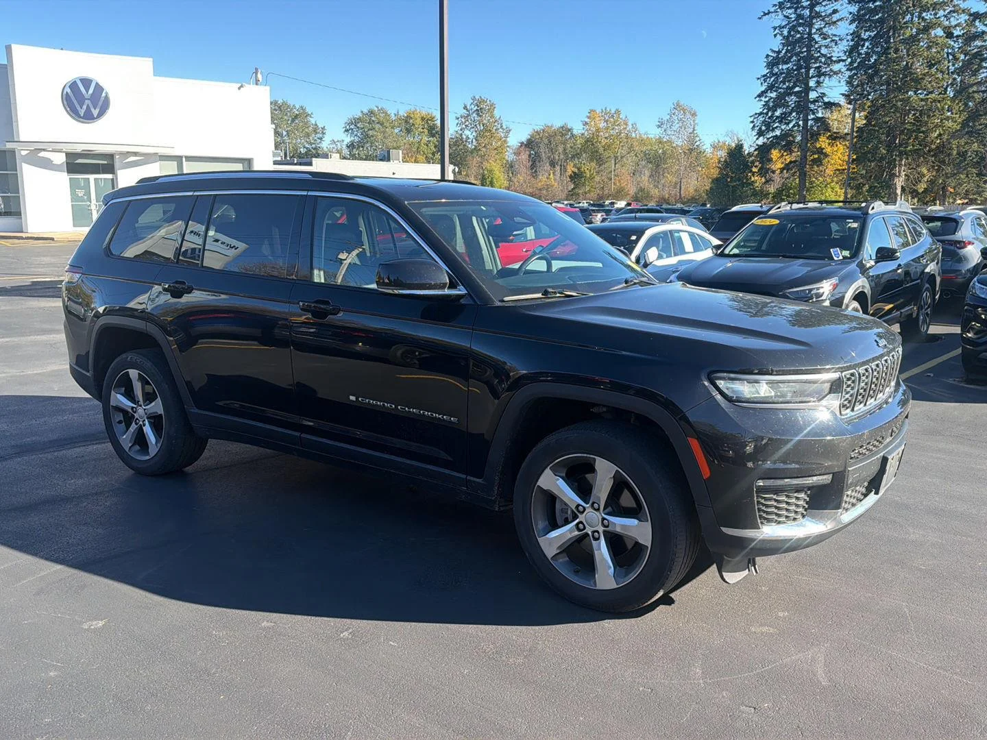 Used 2021 Diamond Black Crystal Pearlcoat Jeep Limited image 4