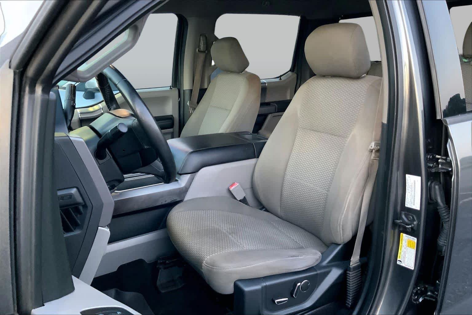 Used 2018 Magnetic Metallic Ford XLT image 8