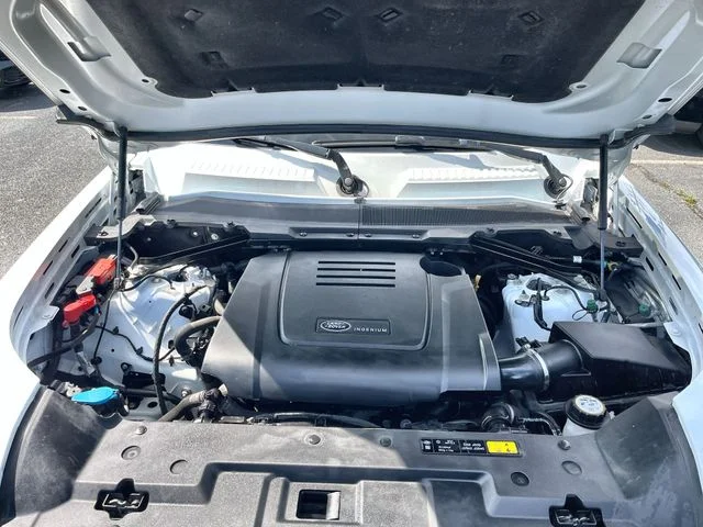 Used 2023 White Land Rover S image 33