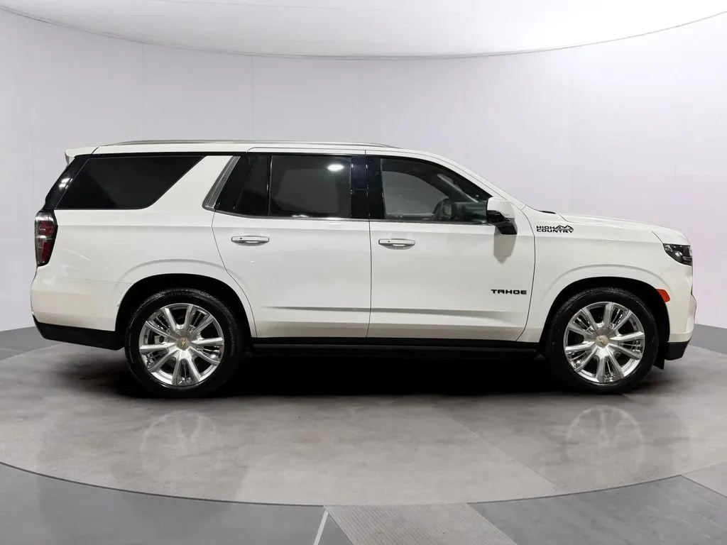 Used 2024 Summit White Chevrolet High Country image 2