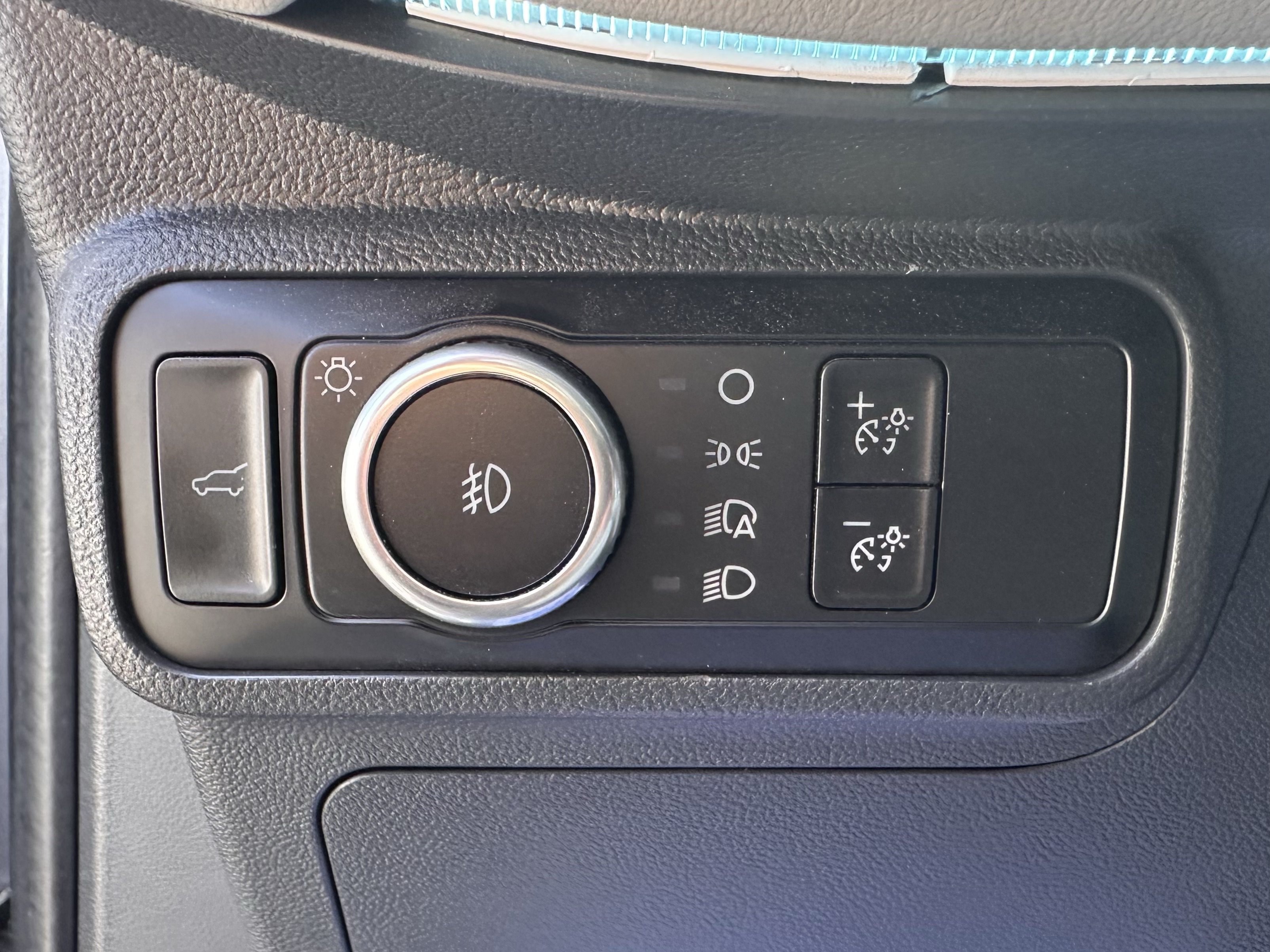 Used 2025 Carbonized Gray Metallic Ford Platinum image 19