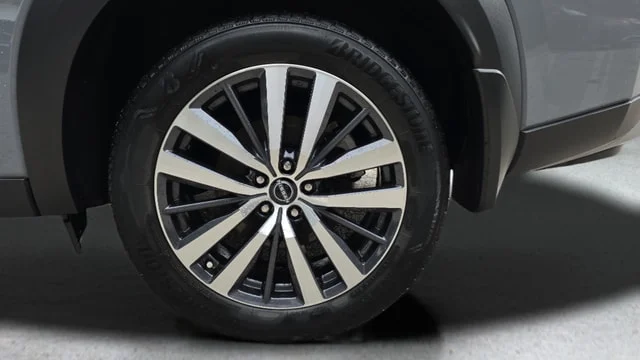 Used 2022 Boulder Gray Pearl Nissan Platinum image 15