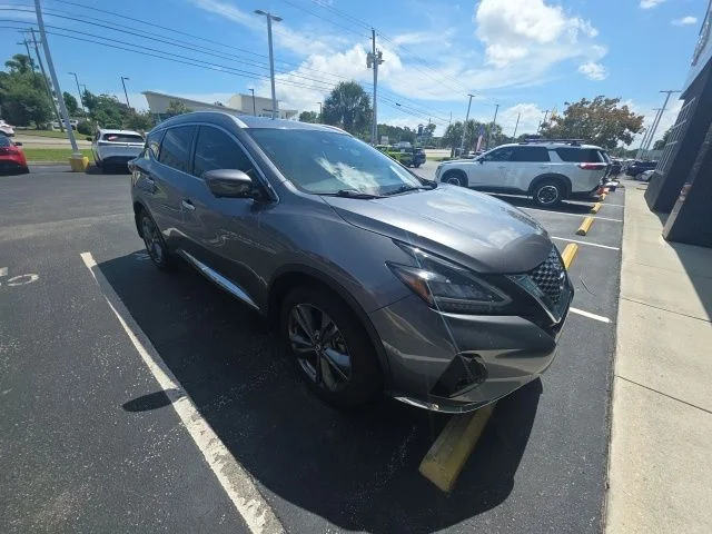 Used 2022 Gray Nissan Platinum image 3