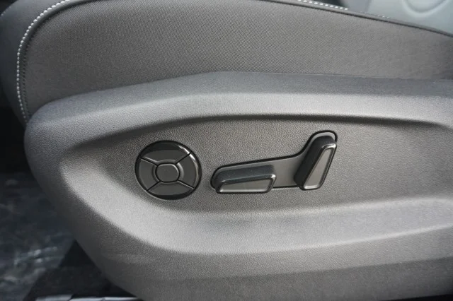 New 2026 Platinum Gray Metallic Volkswagen SE image 20