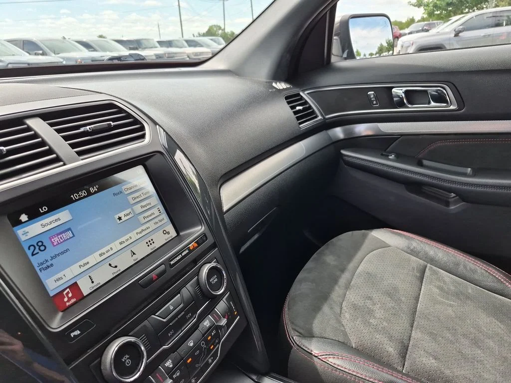 Used 2018 Gray Ford XLT image 26