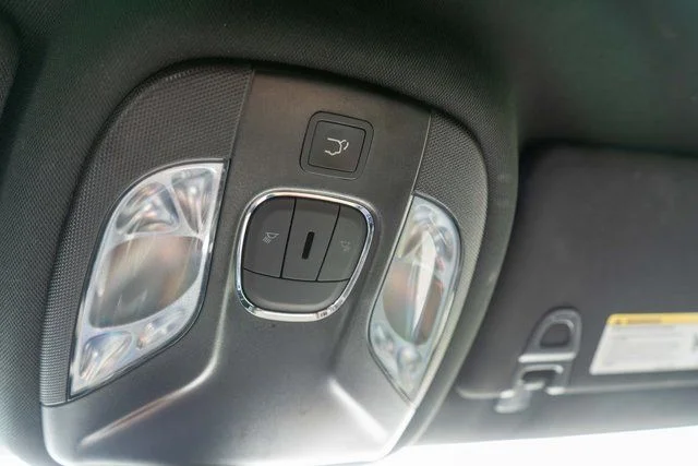 Used 2023 White Jeep Latitude image 36