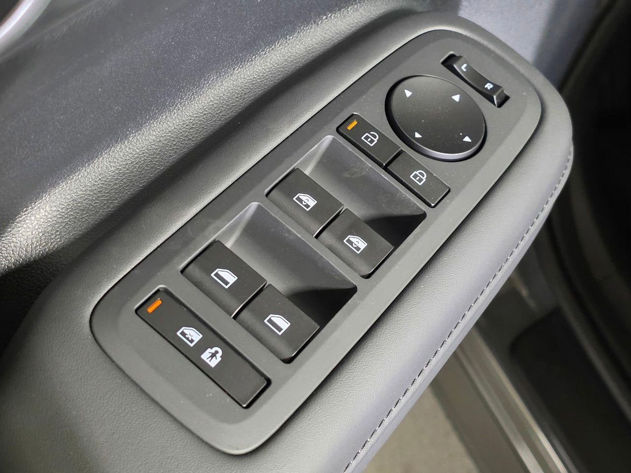 New 2026 Hampton Gray Hyundai SEL FWD image 22