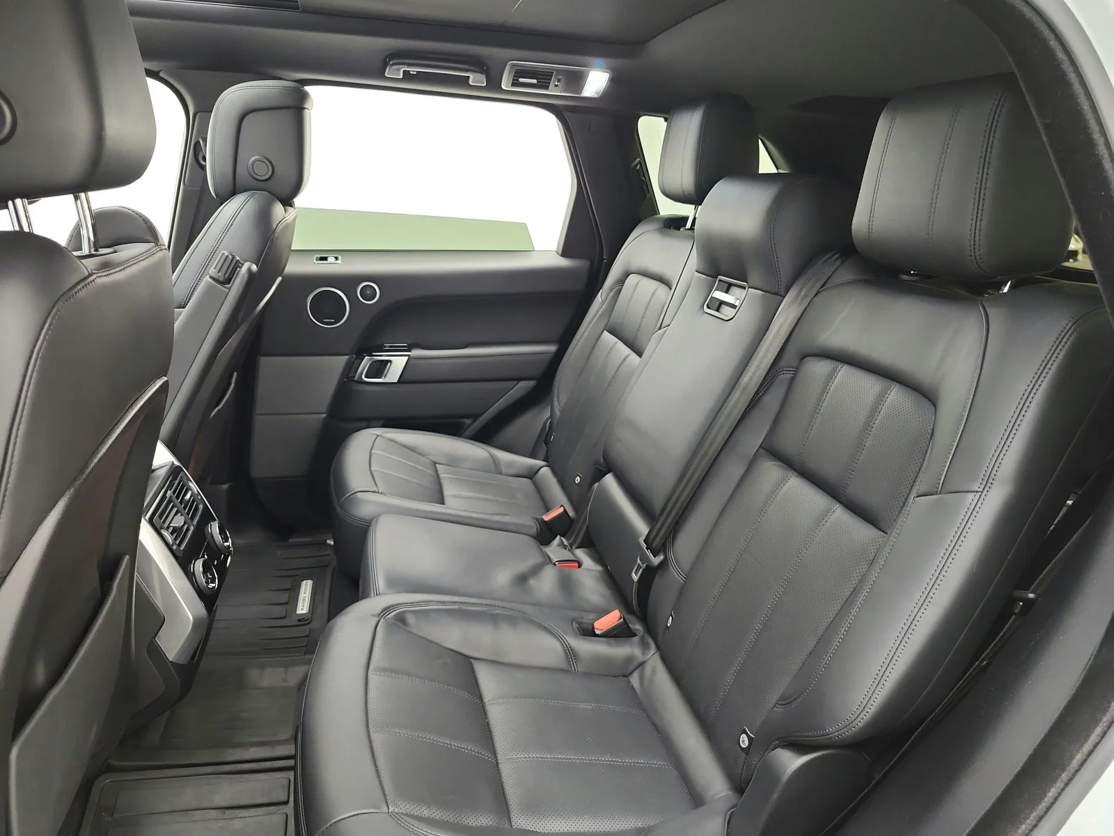 Used 2022  Land Rover Turbo i6 MHEV HSE Silver Edition image 13