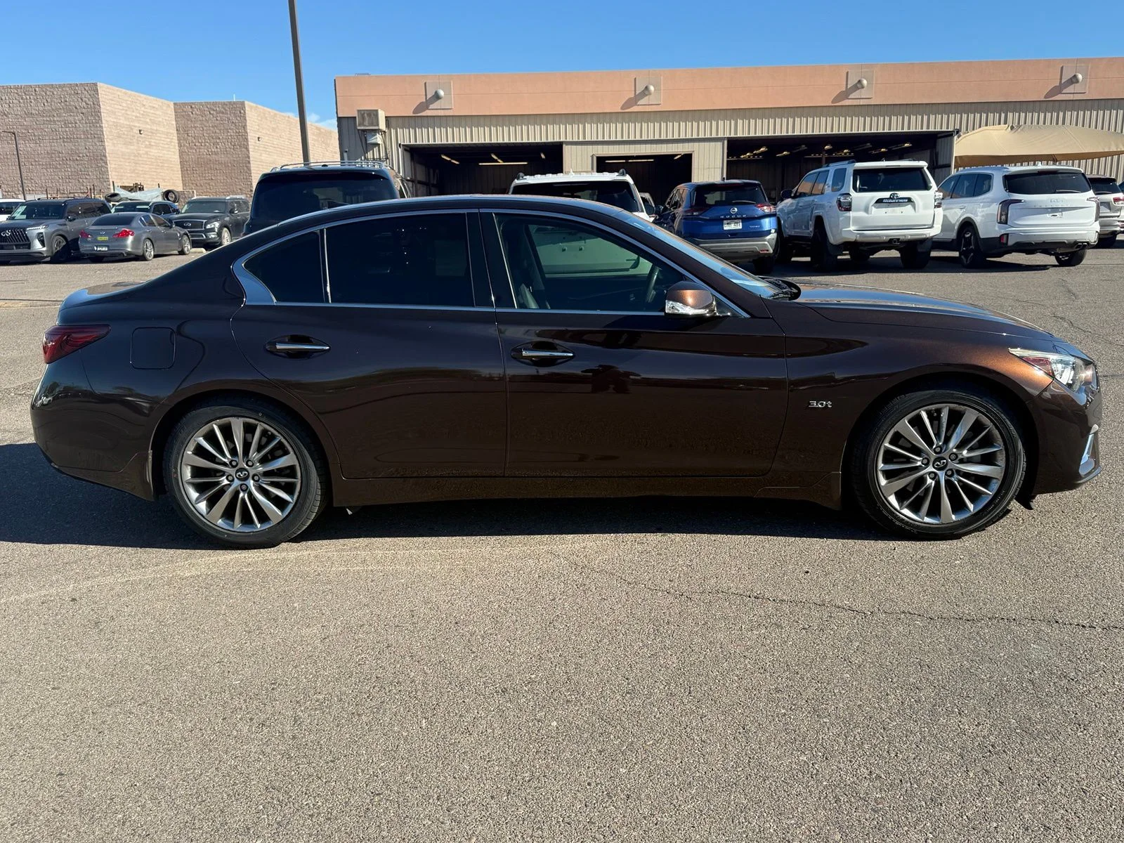 Used 2018 Mocha Almond INFINITI 3.0t Luxe image 3