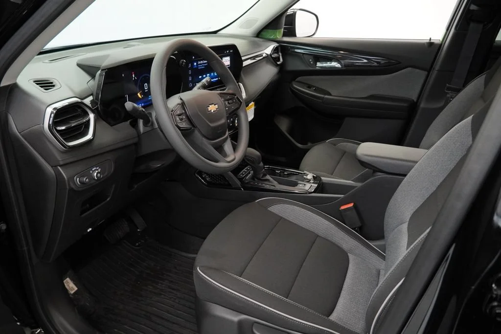 New 2026 Mosaic Black Metallic Chevrolet LT image 10