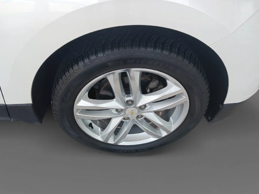 Used 2018 IRIDESCENT PEARL TRICOAT Chevrolet Premier image 16