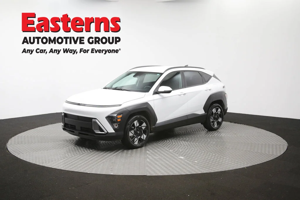 Used 2025 White Hyundai SEL image 58