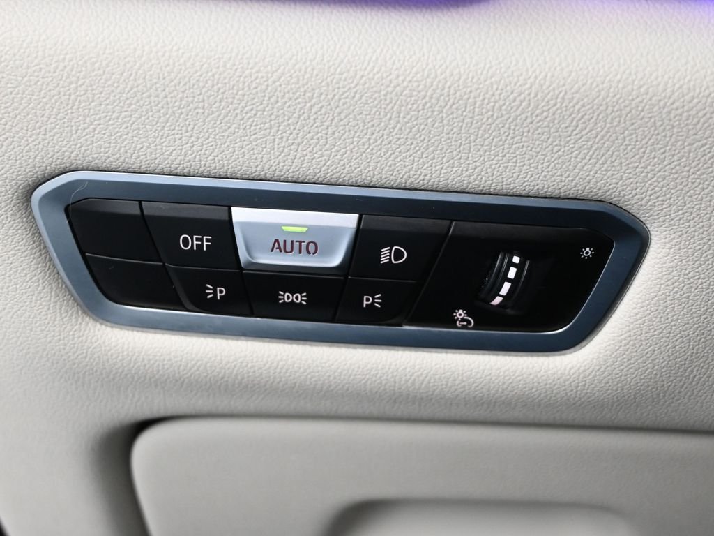 Used 2022 Black BMW M50i image 14