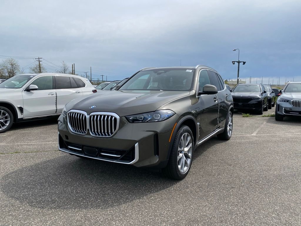New 2026 Manhattan Green Metallic BMW xDrive50e image 1