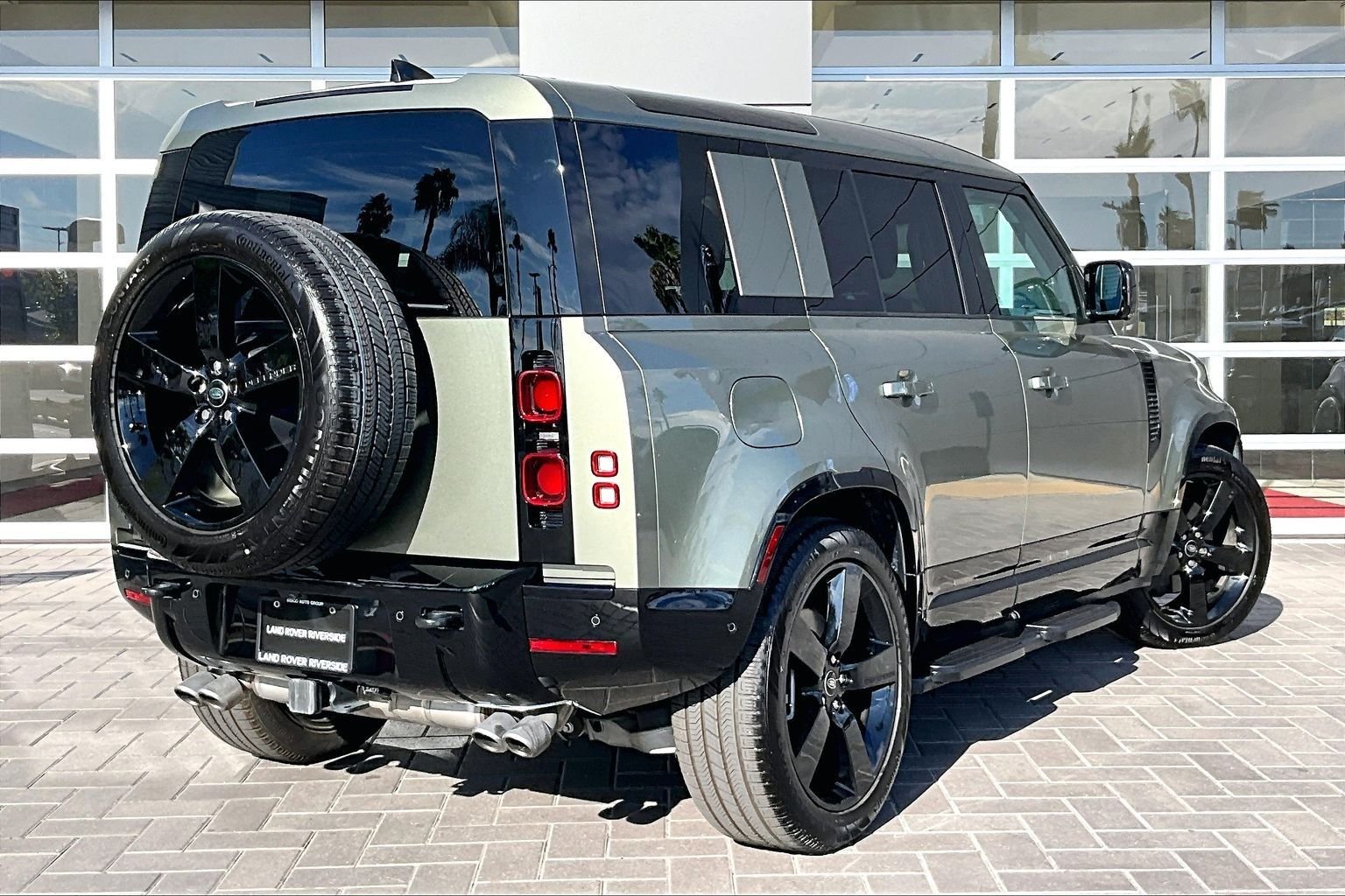 Used 2025 Green Land Rover X-Dynamic SE image 13